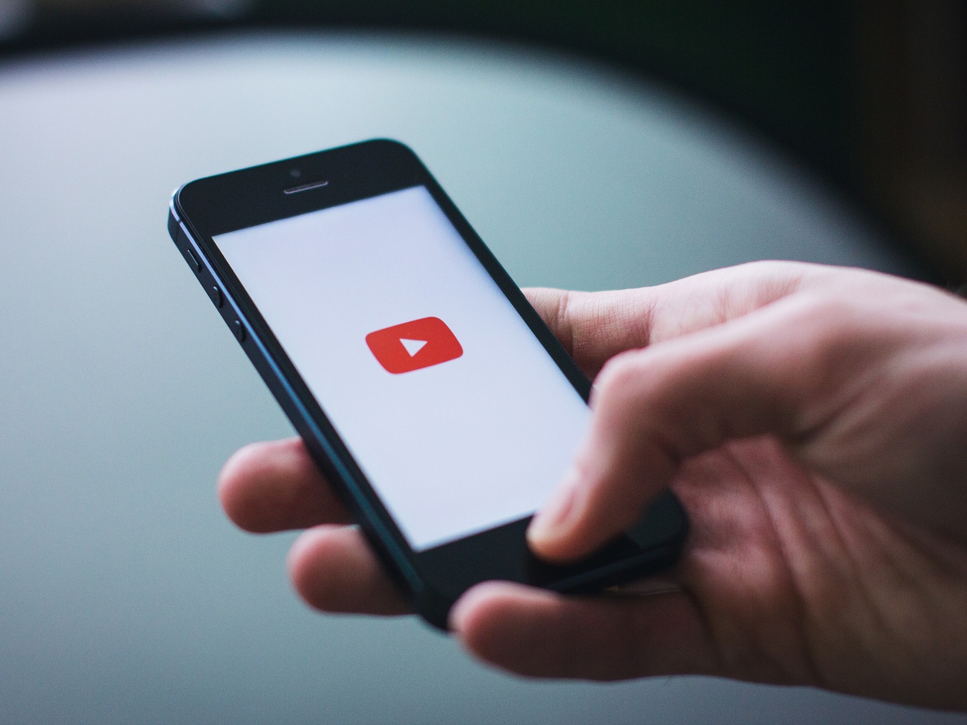 YouTube testa il pulsante Play Something nell’app Android