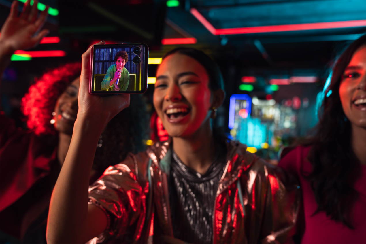 Sconto record per Motorola Razr 50 Ultra: 459€ per il top di gamma pieghevole