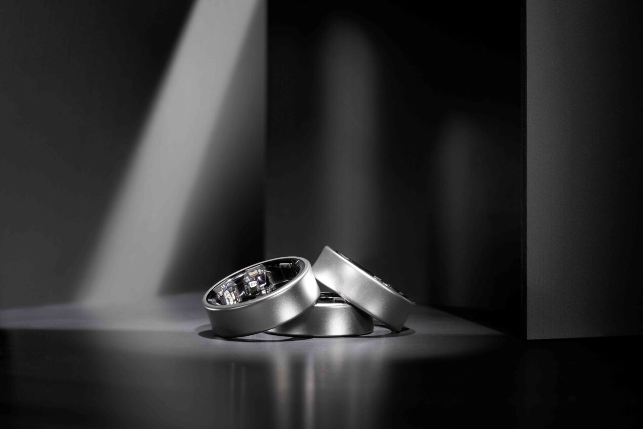 Samsung lancia anche Galaxy Ring, l'anello smart per semplificare il benessere