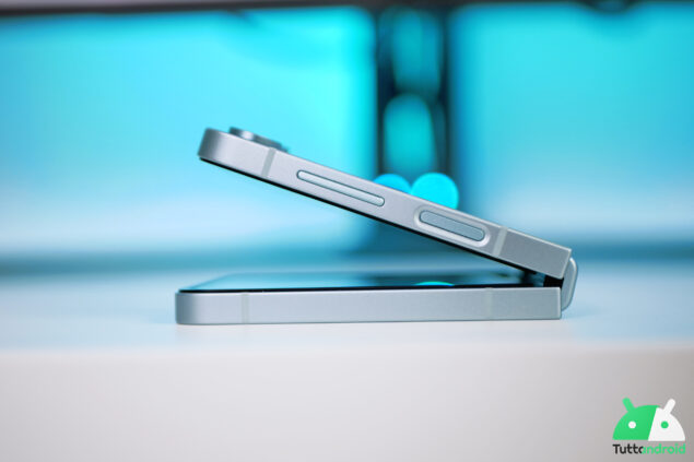 Samsung Galaxy Z Flip6 profilo