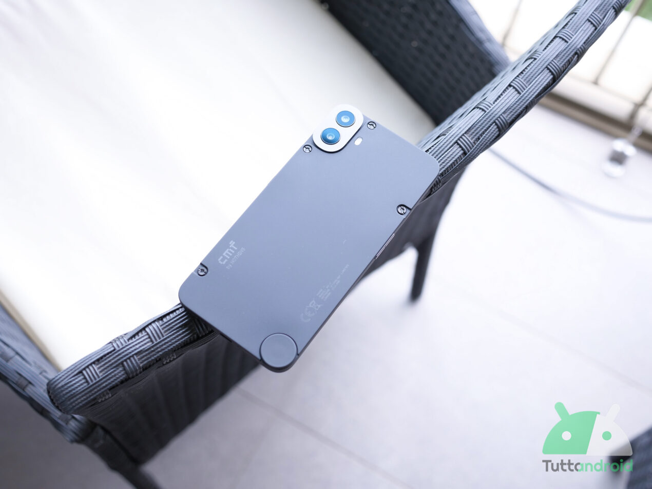 In offerta a soli 189€ questo smartphone iconico che ha (quasi) tutto