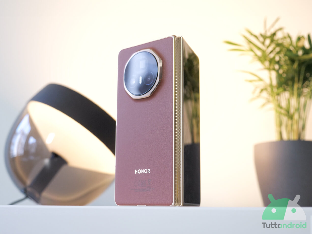 Abbiamo provato HONOR Magic V3, il pieghevole più sottile al mondo