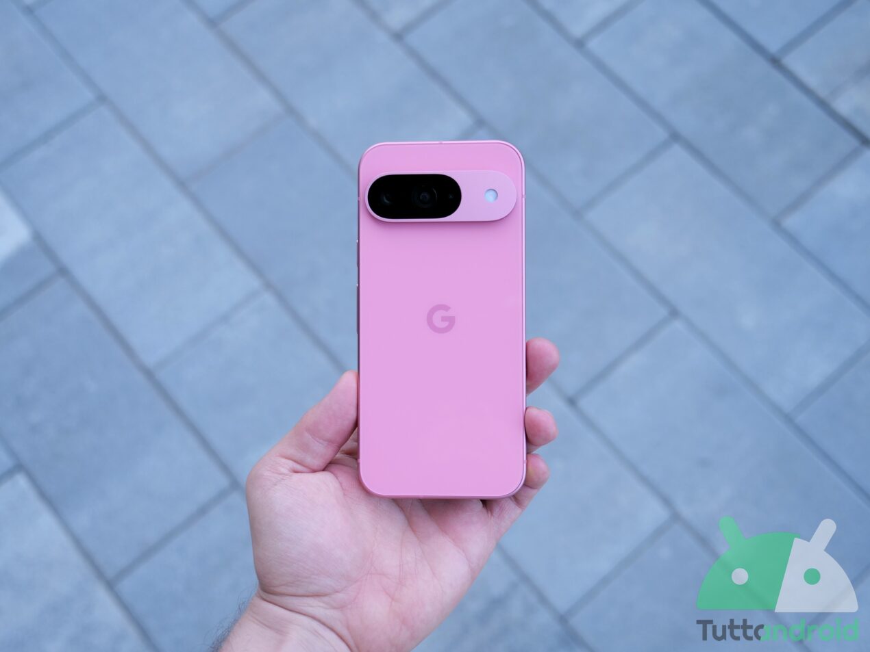 Nuovo minimo storico su Amazon per Google Pixel 9 e c'è anche il caricatore incluso
