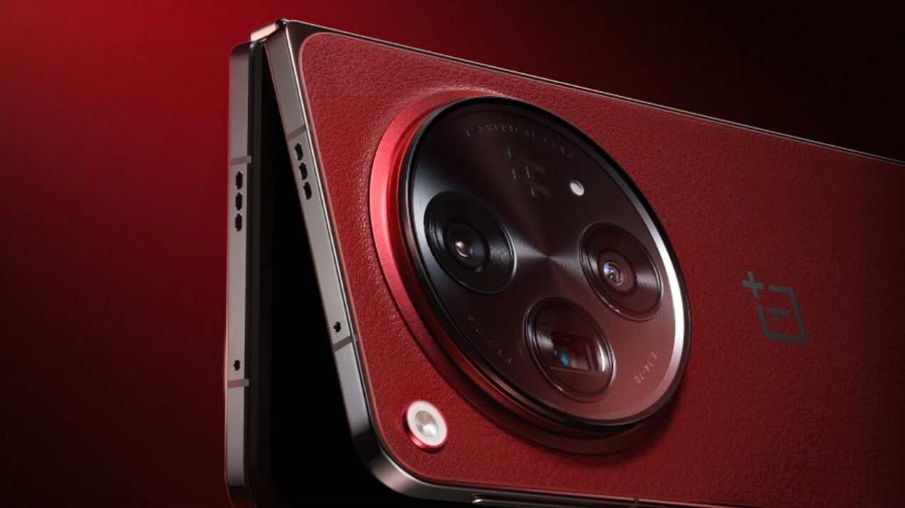 Arriva la colorazione Crimson Shadow di OnePlus Open con specifiche migliorate