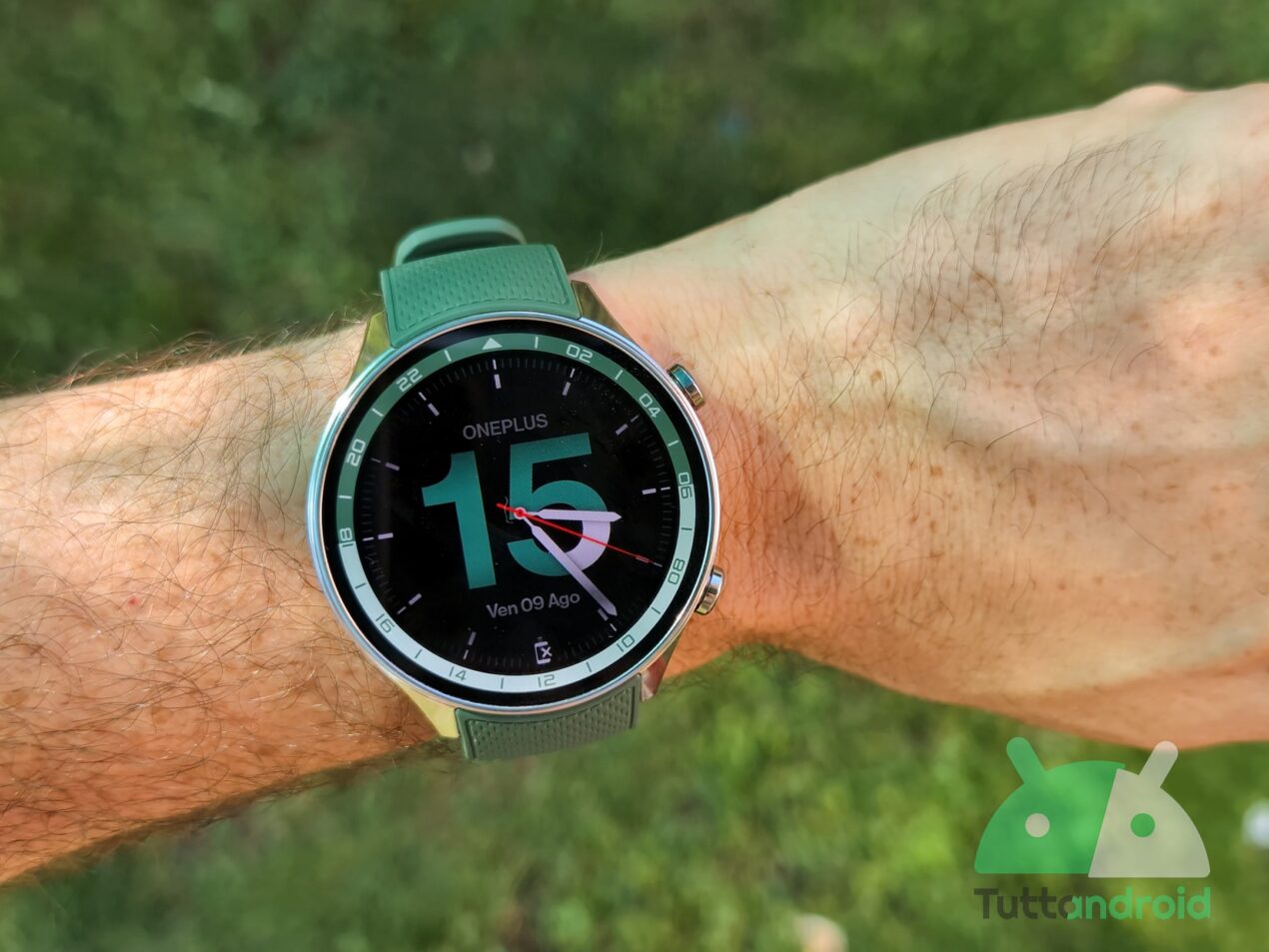 OnePlus Watch 2 riceve Wear OS 5, ma l’aggiornamento sta causando seri problemi all’autonomia