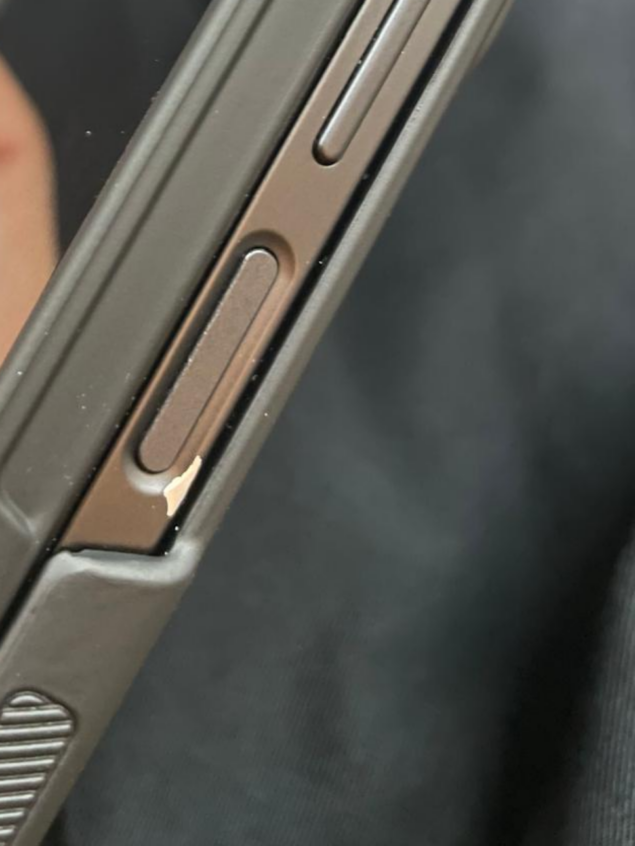 vernice scheggiata su Samsung Galaxy Z Fold6