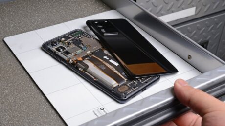 batteria smartphone gonfia
