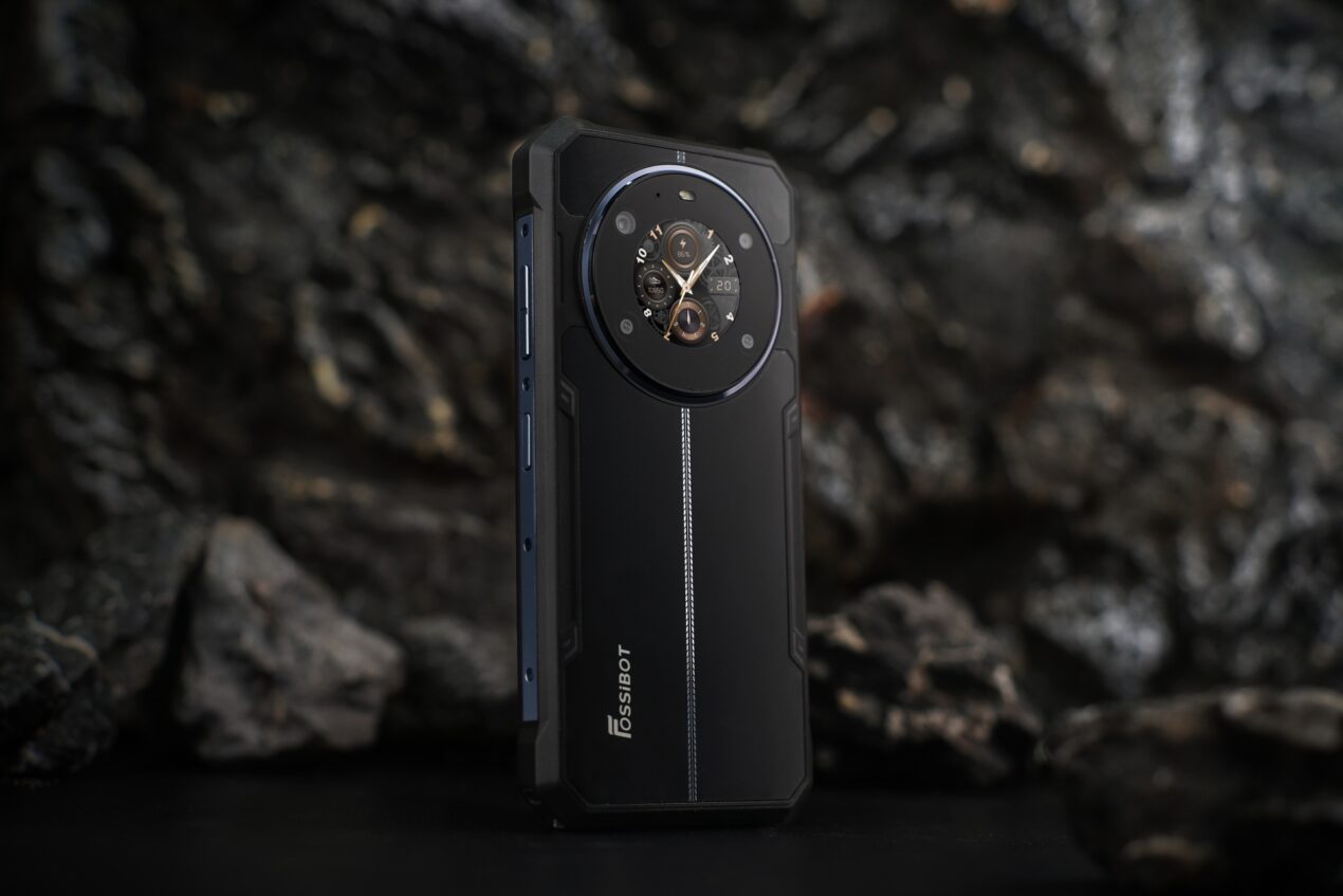 FOSSiBOT F109 è ufficiale: rugged phone con doppio display e connettività 5G
