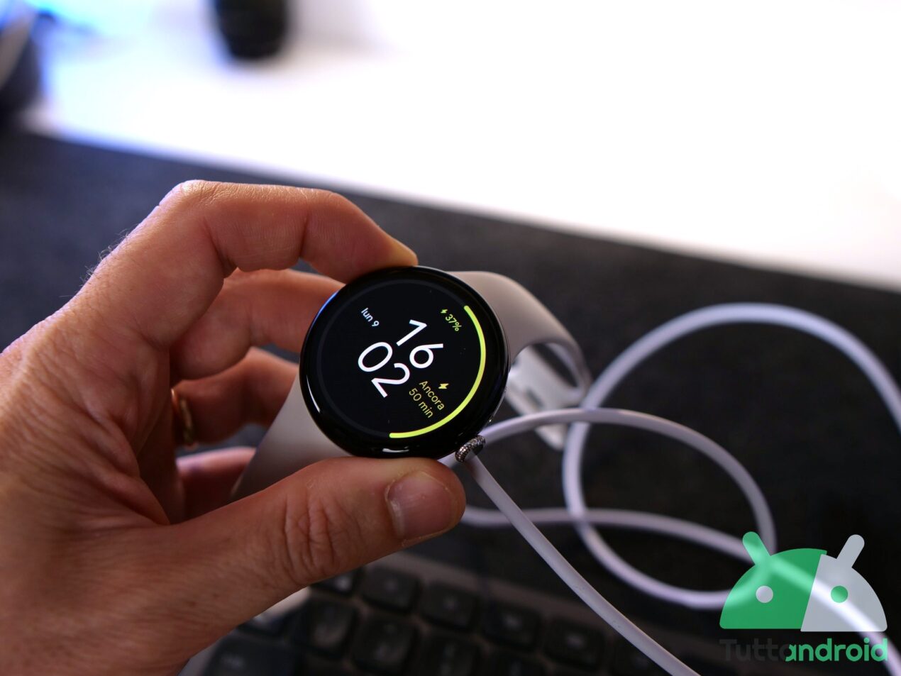 Super minimo storico su Amazon per Google Pixel Watch 3 nella versione da 45mm
