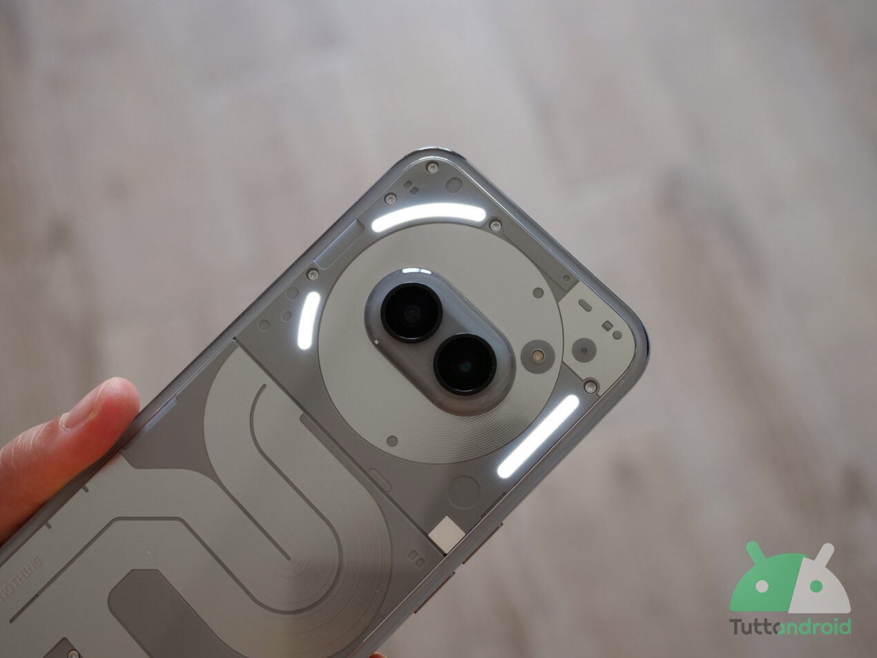 Design trasparente, display AMOLED e sconti esclusivi: Nothing Phone (2a) Plus a soli 200€