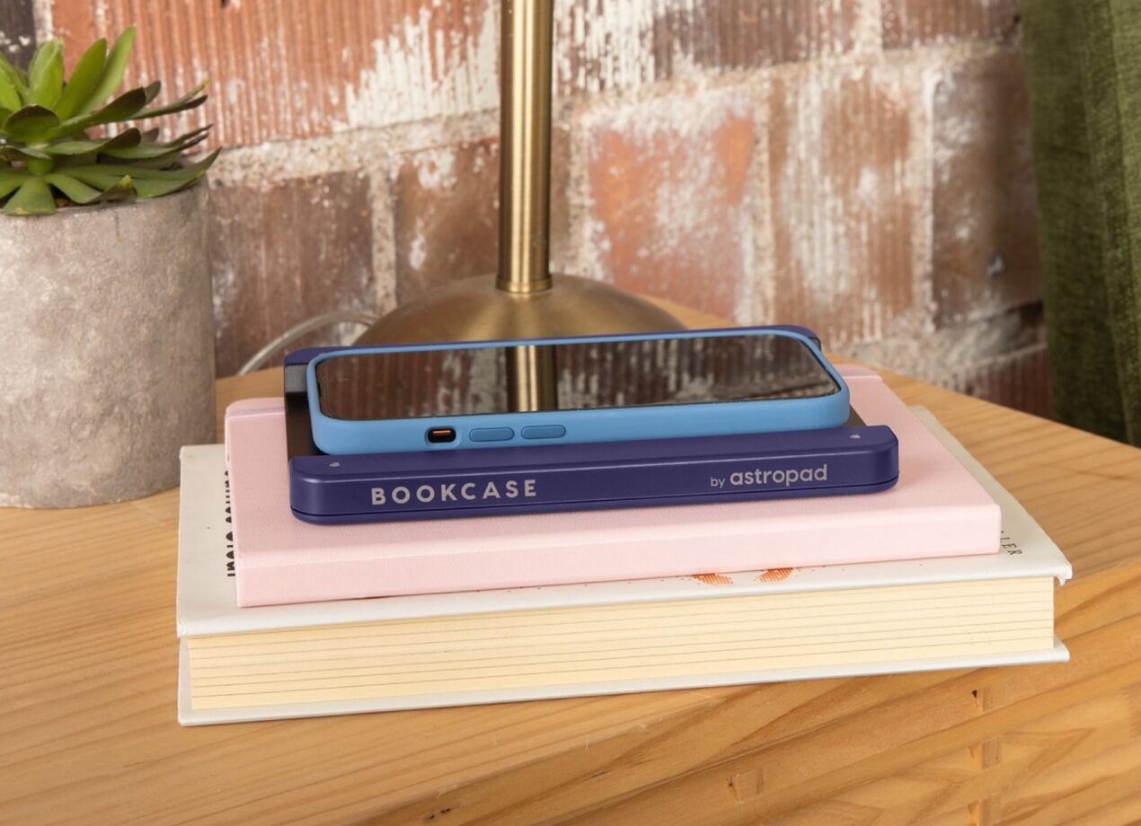 Questo accessorio rende lo smartphone simile a un e-reader
