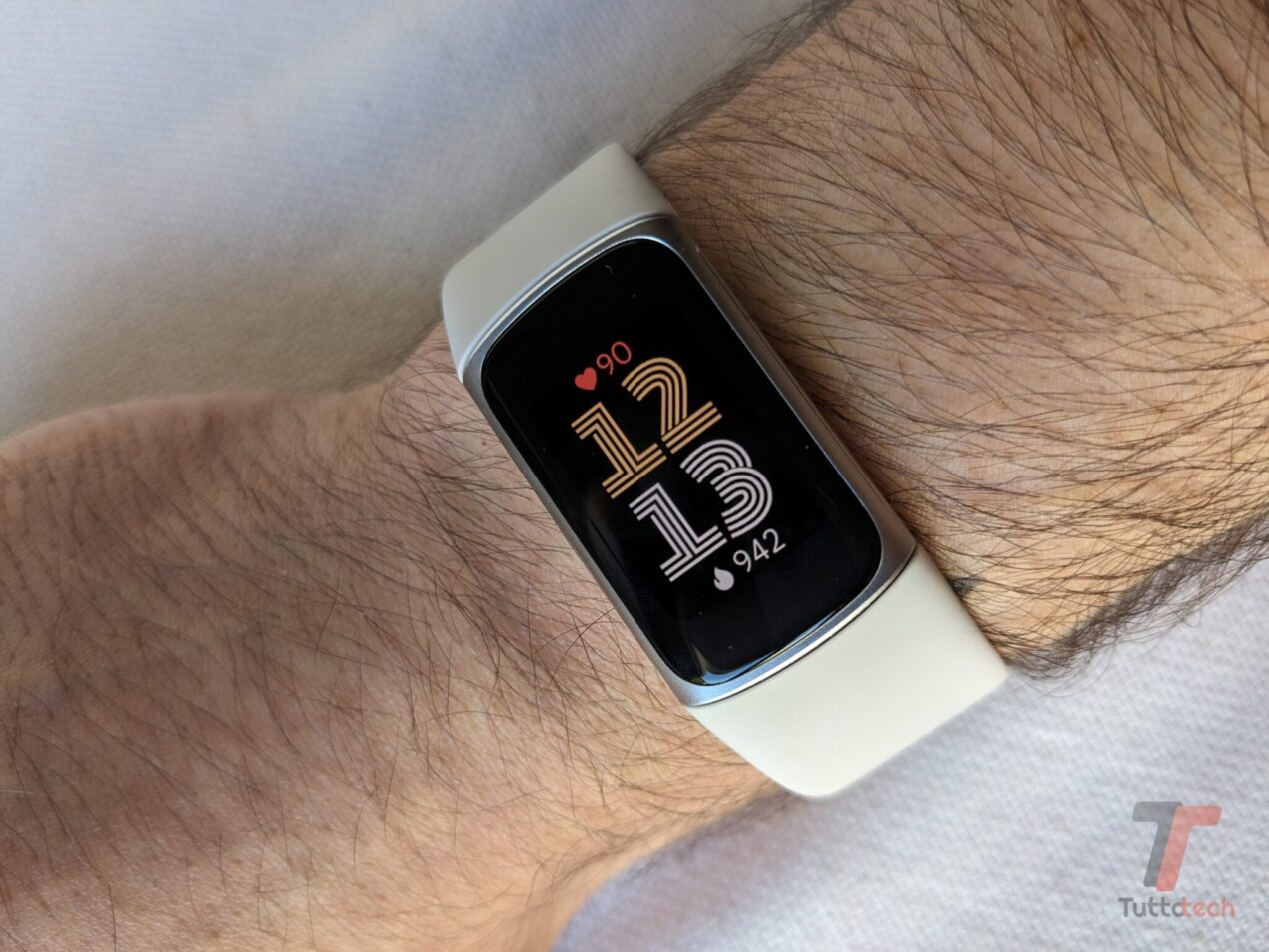 L'app Fitbit continua a evolversi cambiando colori e altre schermate