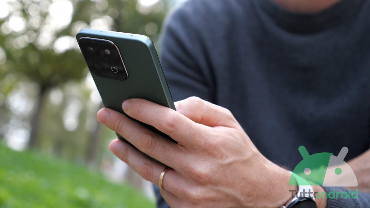 Recensione Honor 200 Smart: tanta memoria, prezzo contenuto e se cade non si rompe