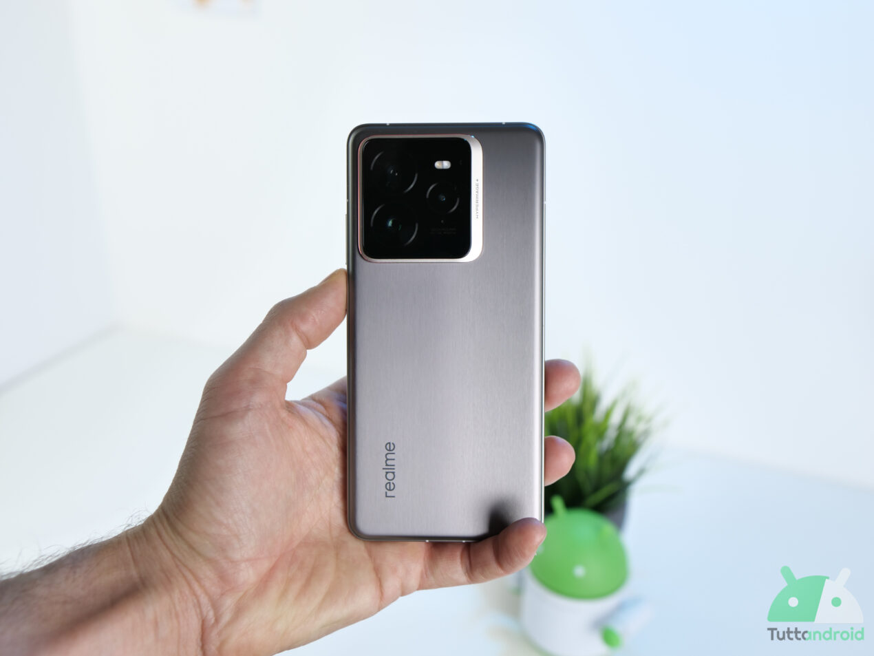 Prezzaccio per uno Smartphone top di gamma con autonomia infinita e un super display