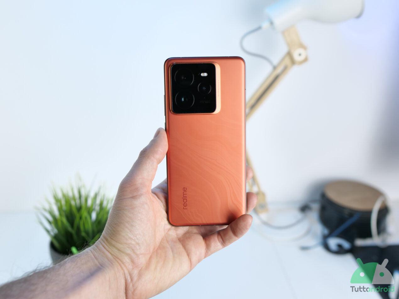 Realme GT 7 Pro in super offerta: Snapdragon 8 Elite, batteria 6500 mAh e ricarica 120W a 469€