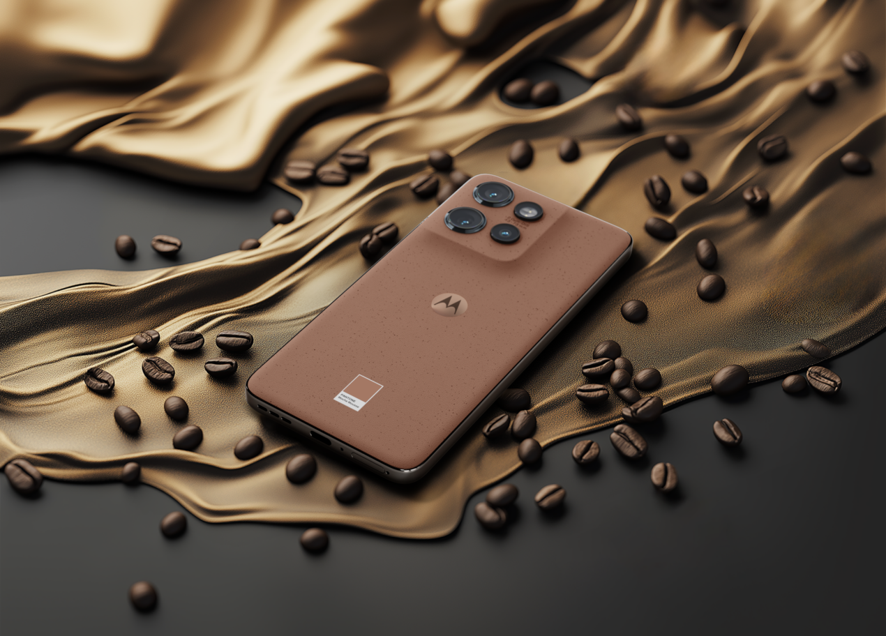 Ecco il Colore Pantone dell'Anno 2025: a mostrarcelo Motorola Edge 50 Neo e Razr 50 Ultra