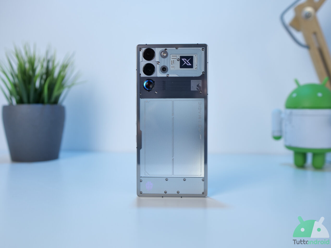 Recensione REDMAGIC 10 Pro: Snapdragon 8 Elite senza freni, gaming libidinoso