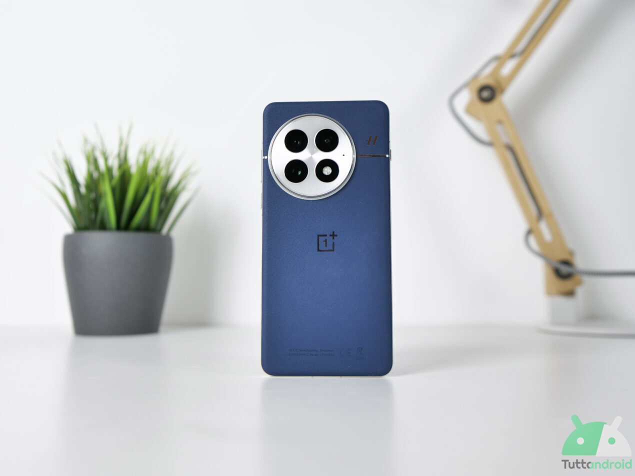 OnePlus 13 e 13s si aggiornano a OxygenOS 16.0.1 con più velocità, stabilità e nuove opzioni grafiche