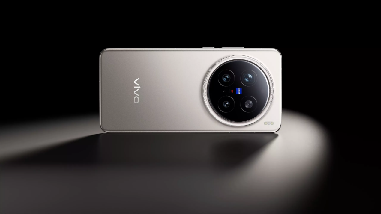 Vivo X200 Pro arriva ufficialmente in Italia e vuole il trono di miglior cameraphone