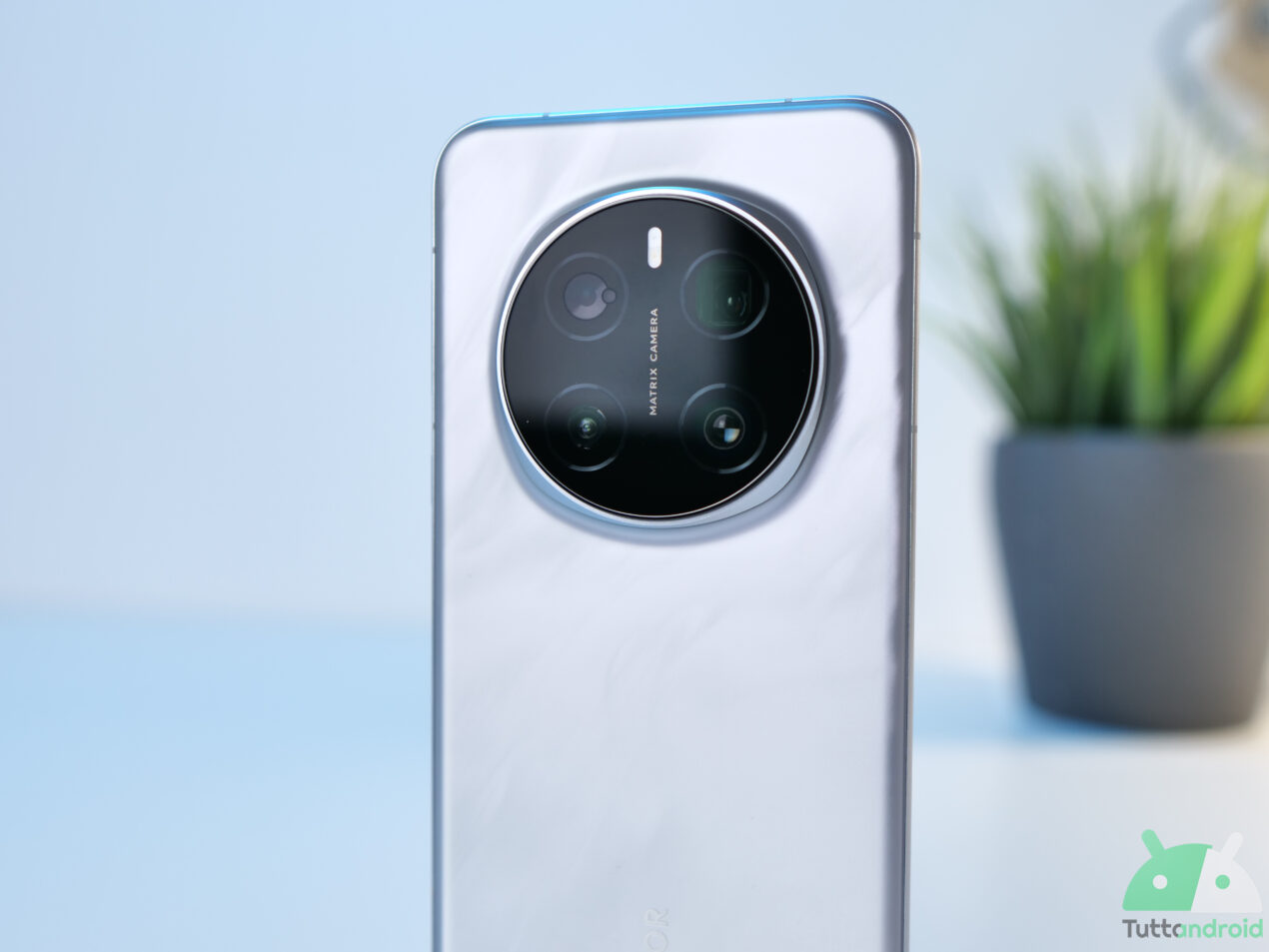 HONOR punta in alto con le fotocamere della serie Magic8