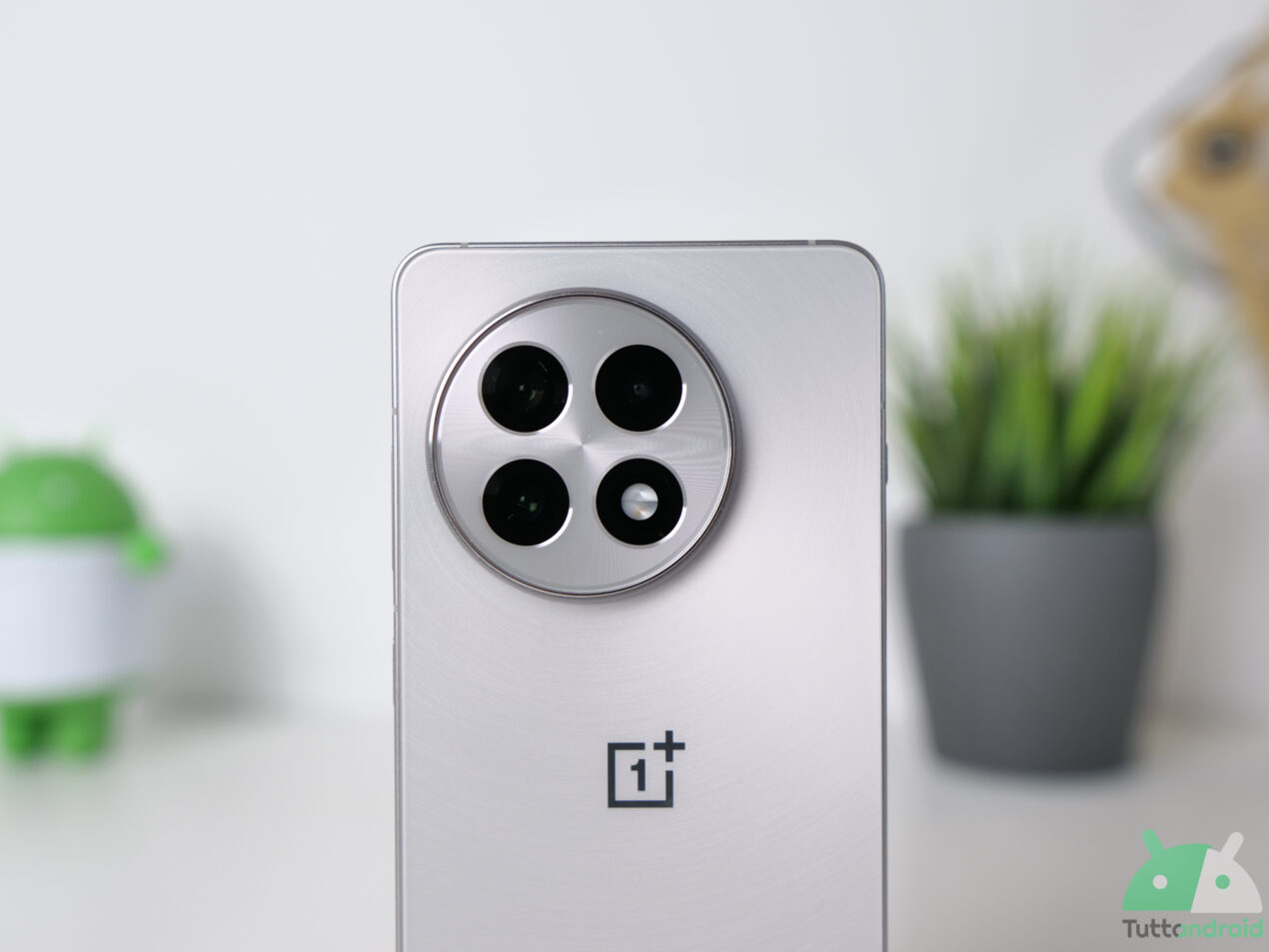 Patch di marzo e non solo per OnePlus 12 e 13R, gli HONOR Magic6 e Samsung Galaxy A53
