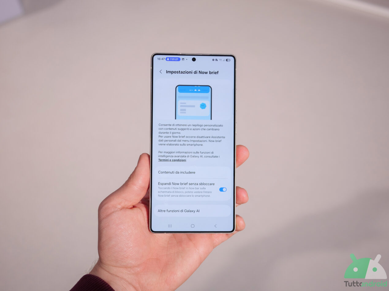 One UI 8.5 punta a rendere più intelligenti i suggerimenti di Spotify e YouTube nel Now Brief