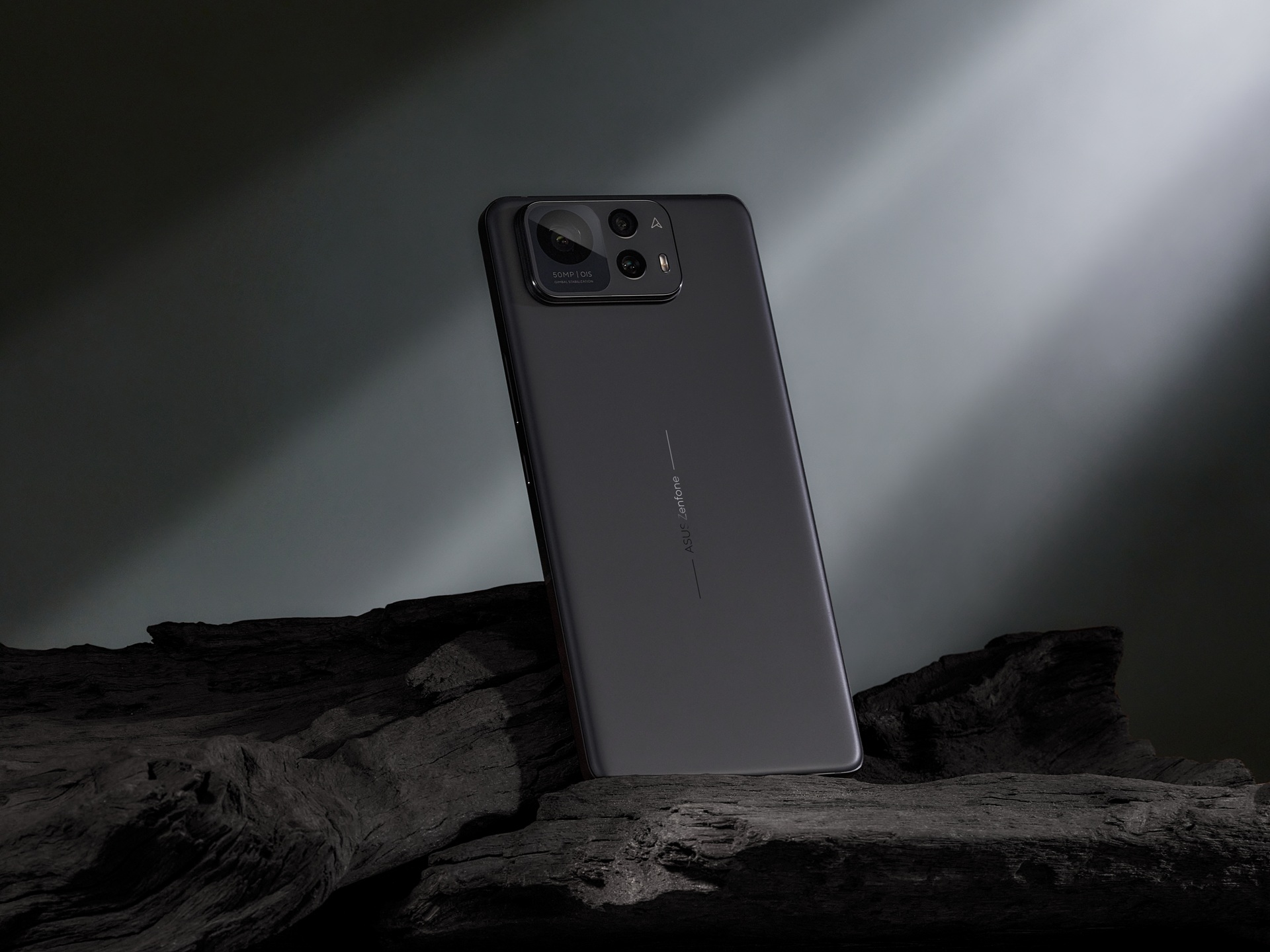ASUS Zenfone 12 Ultra Ebony Black Scenario