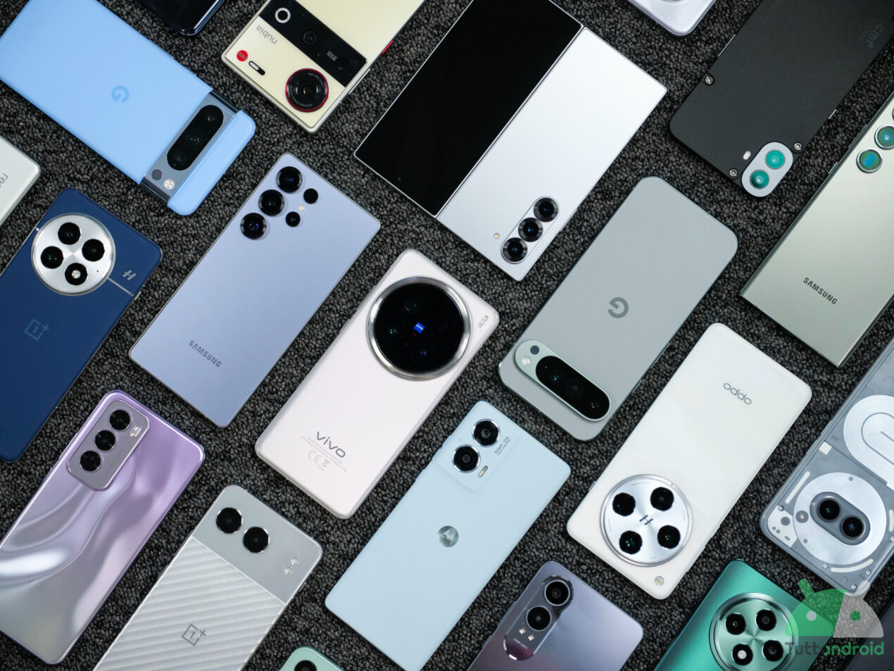 Smartphone in Europa: mercato in calo dell'1% nel 2025, ma Apple e HONOR toccano quote record
