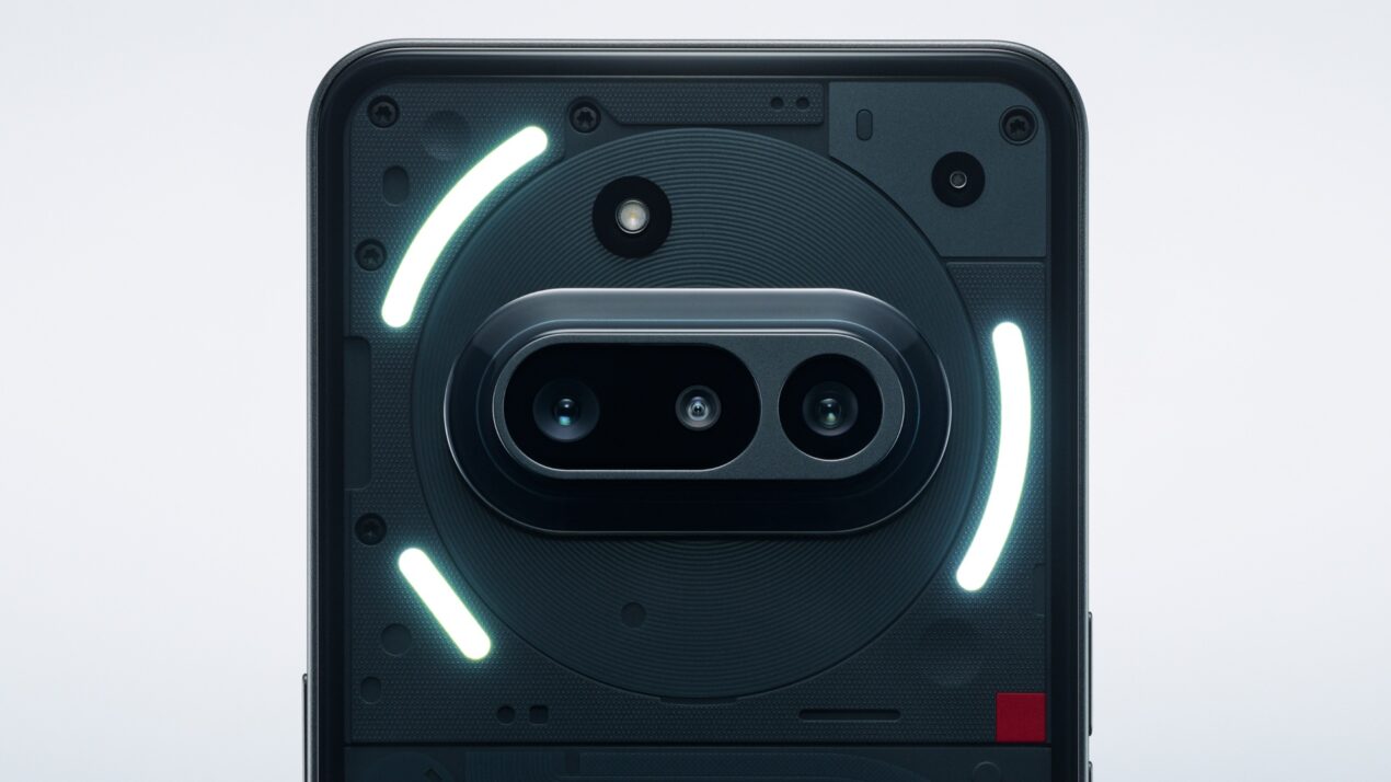 Per Nothing Phone (3a) è già tempo di video con i test di resistenza
