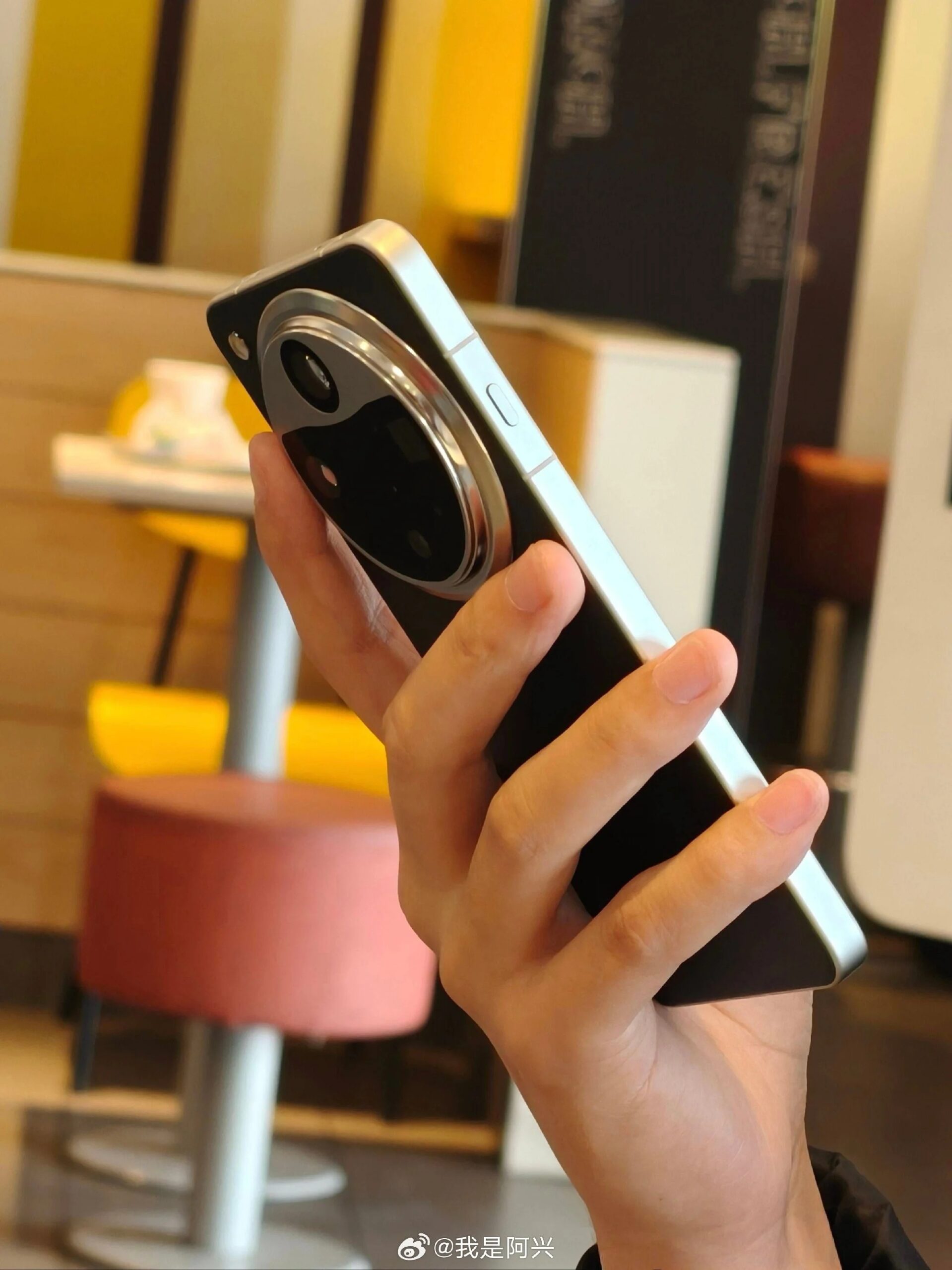 OPPO Find X8 Ultra - scatto dal vivo su Weibo