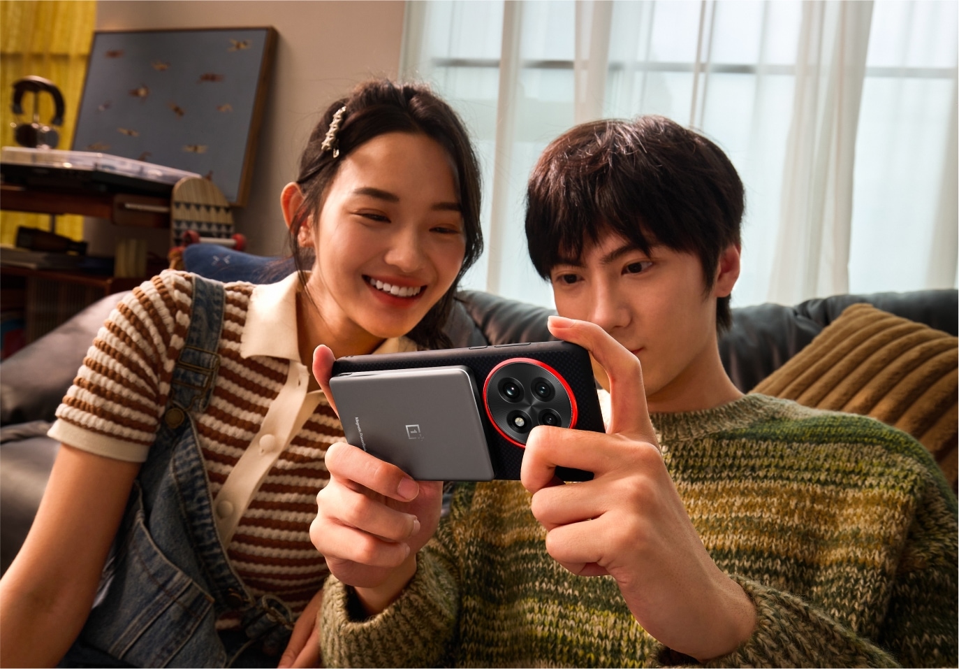 OnePlus Slim Magnetic Power Bank Lifestyle