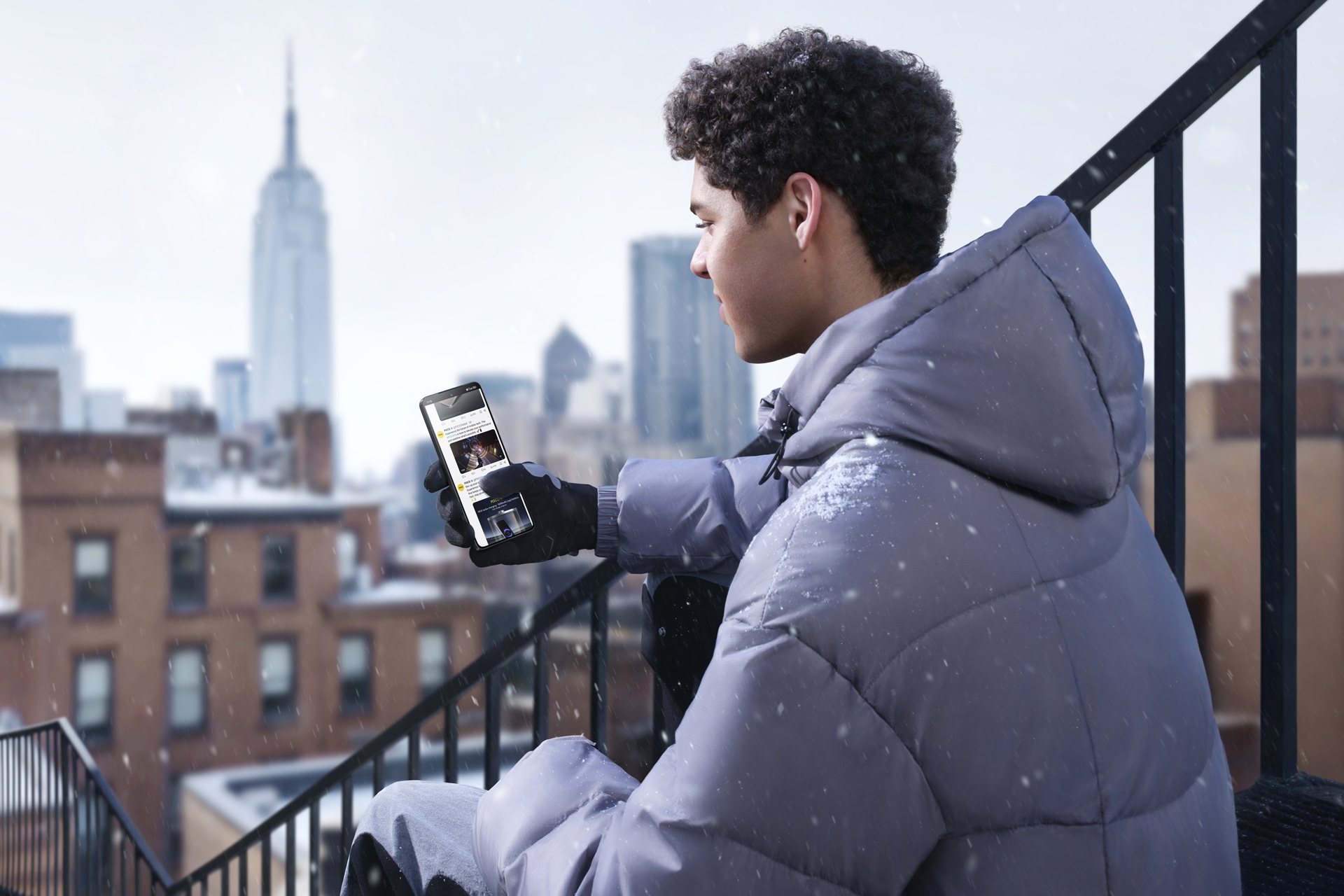 POCO F7 Ultra - Lifestyle