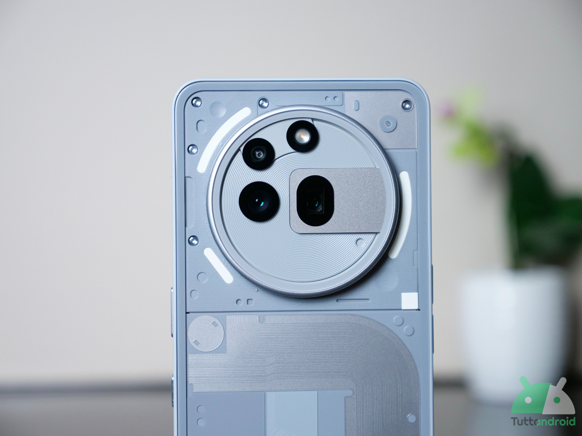 Nothing Phone (3) e Headphone (1): un’indiscrezione svela prezzi e data di lancio Nothing Phone (3) e Headphone (1): un’indiscrezione svela prezzi e data di lancio