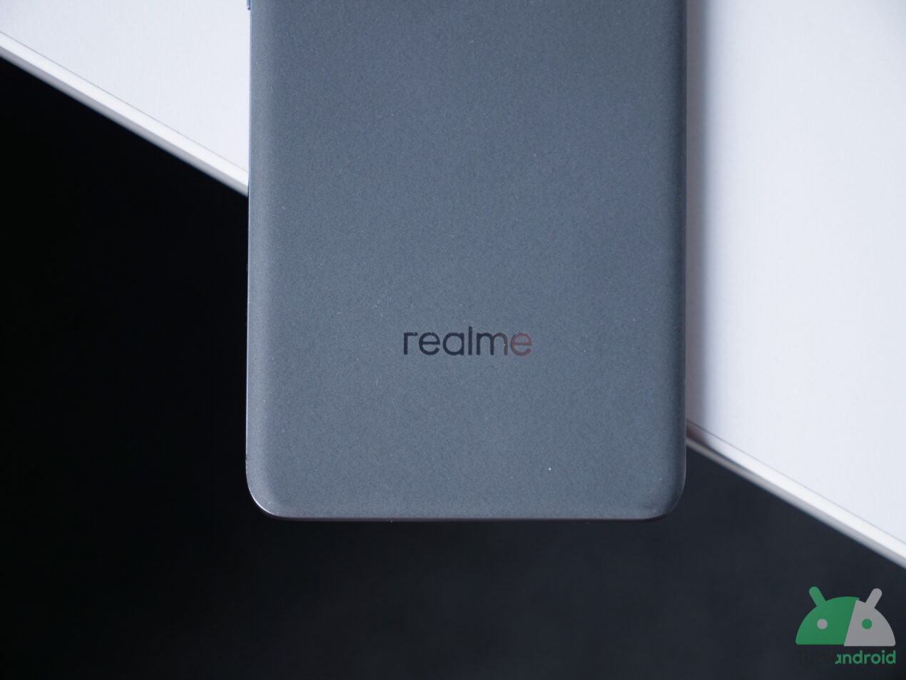Realme cambia passo: tre aggiornamenti Android e quattro anni di patch anche per la serie 15 e non solo