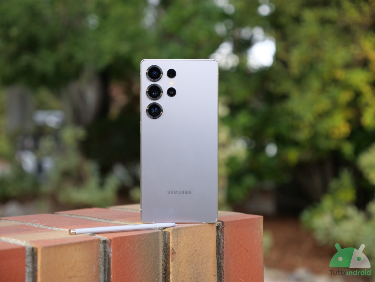 Black Friday in anticipo per Galaxy S25 Ultra 512 GB: 720€ di sconto su Amazon