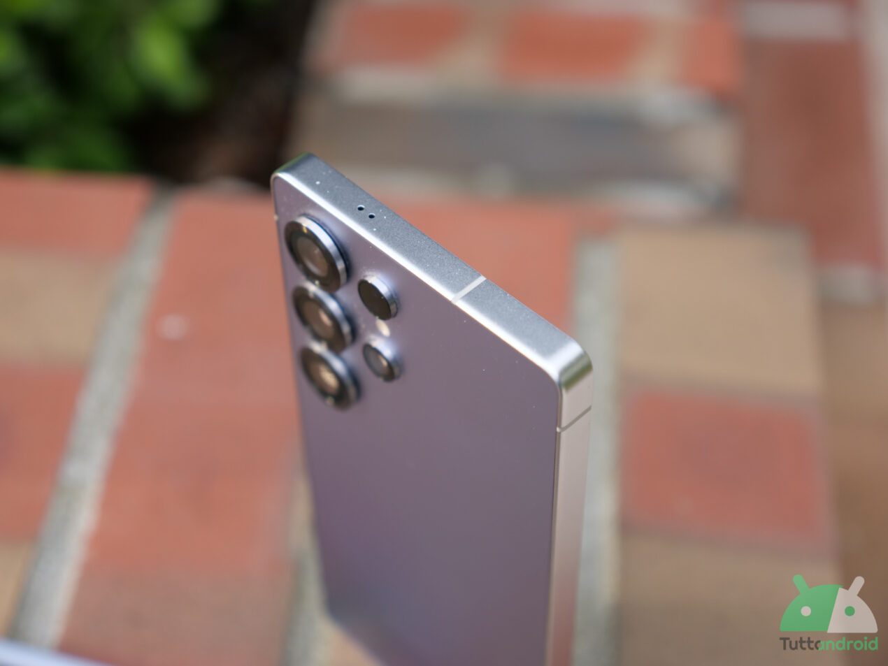 Ci sono buone notizie per la serie Samsung Galaxy S26, ma anche per i prossimi pieghevoli