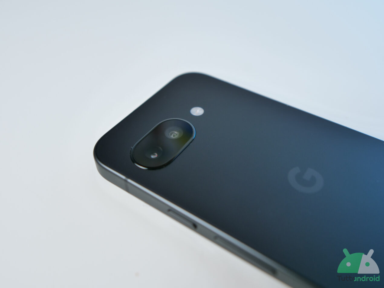 Google Pixel 9a: la longevità garantita fino al 2032 al minimo storico assoluto su Amazon