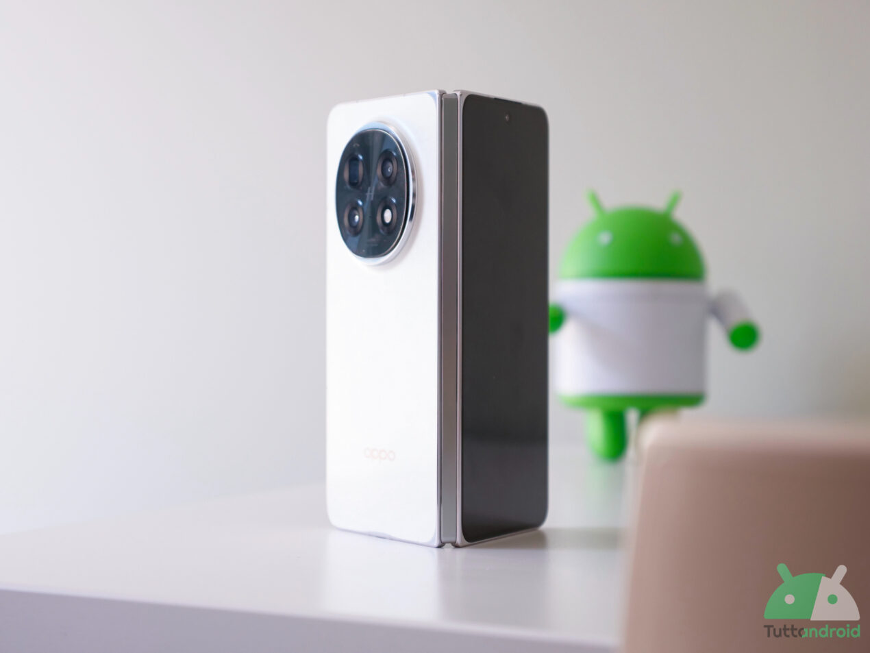 Il pieghevole OPPO Find N6 si mostra nelle prime immagini e fa visita a Geekbench