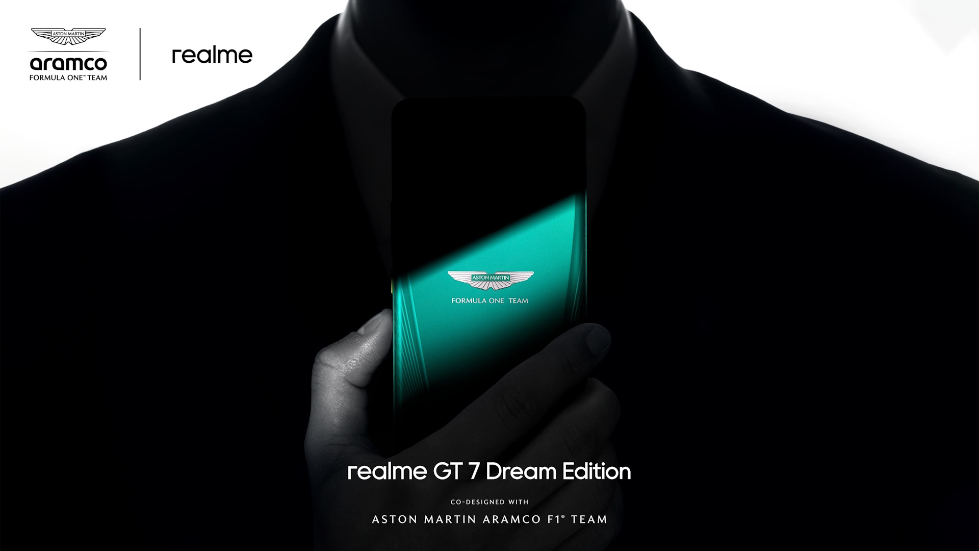 realme scende in pista con gt 7 dream edition in collaborazione col team aston martin di f1