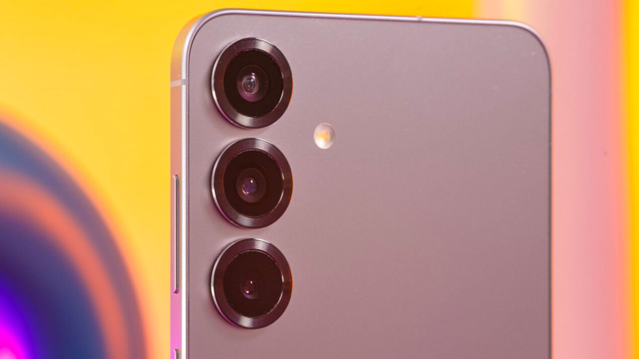 Samsung Galaxy S26 potrebbe avere fotocamere più sottili