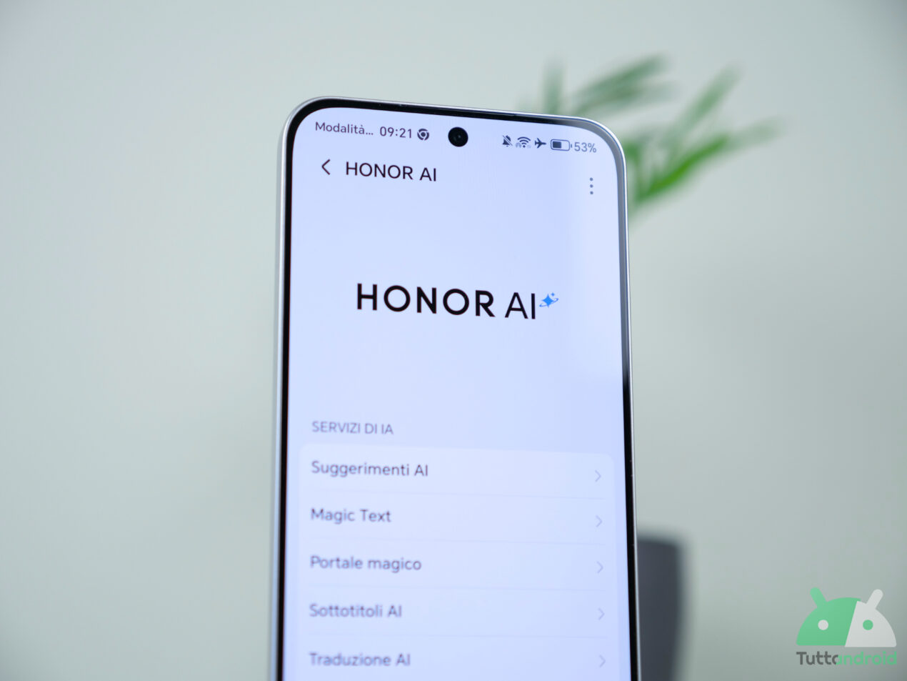 HONOR Magic V5 debutta con il primo large speech model on-device per traduzioni più veloci, sicure e precise