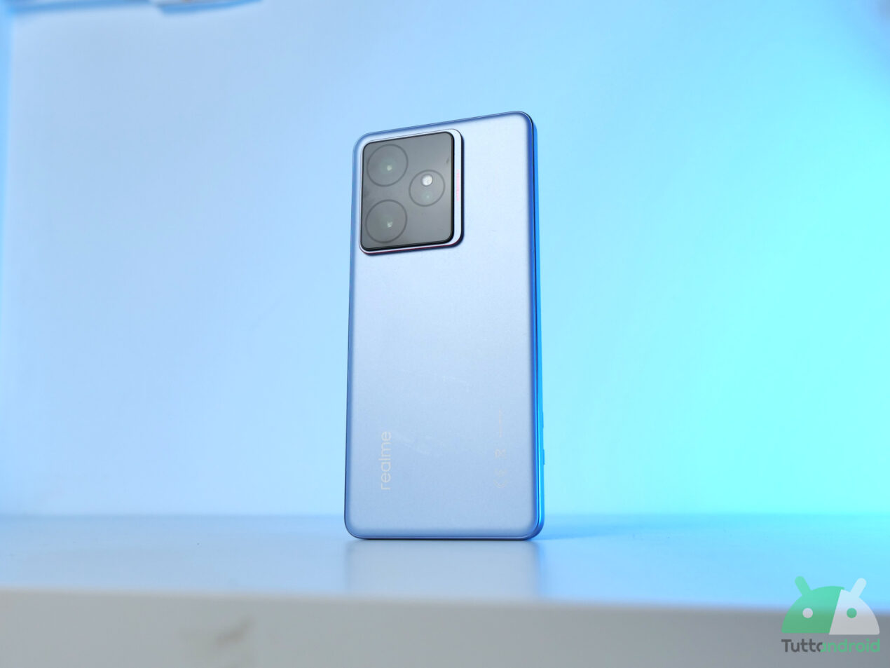 Batteria impressionante e prestazioni da top assoluto: super offerta per Realme GT 7
