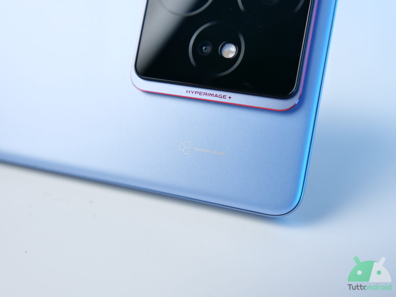 Recensione realme GT 7: materiali innovativi e una batteria mostruosa