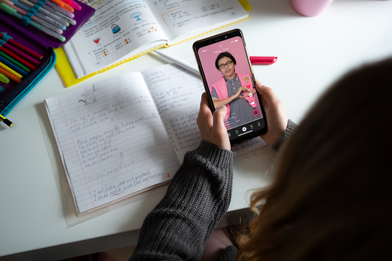 Stop agli smartphone nelle scuole superiori: regole più rigide e sanzioni in arrivo Stop agli smartphone nelle scuole superiori: regole più rigide e sanzioni in arrivo