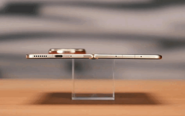 HONOR Magic V5