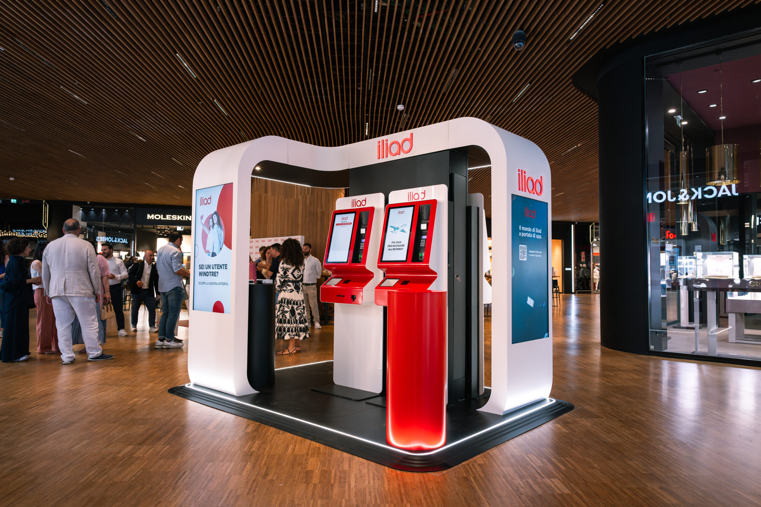 iliad presenta i nuovi pop corner il brand si rinnova nei centri commerciali