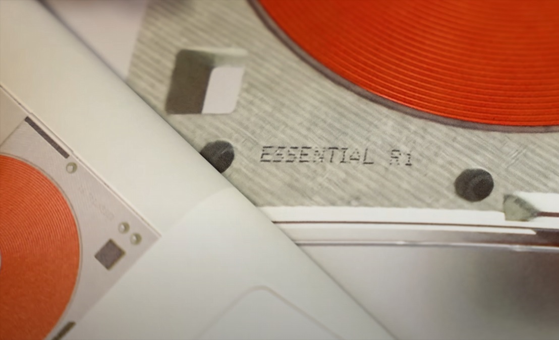 Nothing rivela che stava per chiamarsi Essential Nothing rivela che stava per chiamarsi Essential
