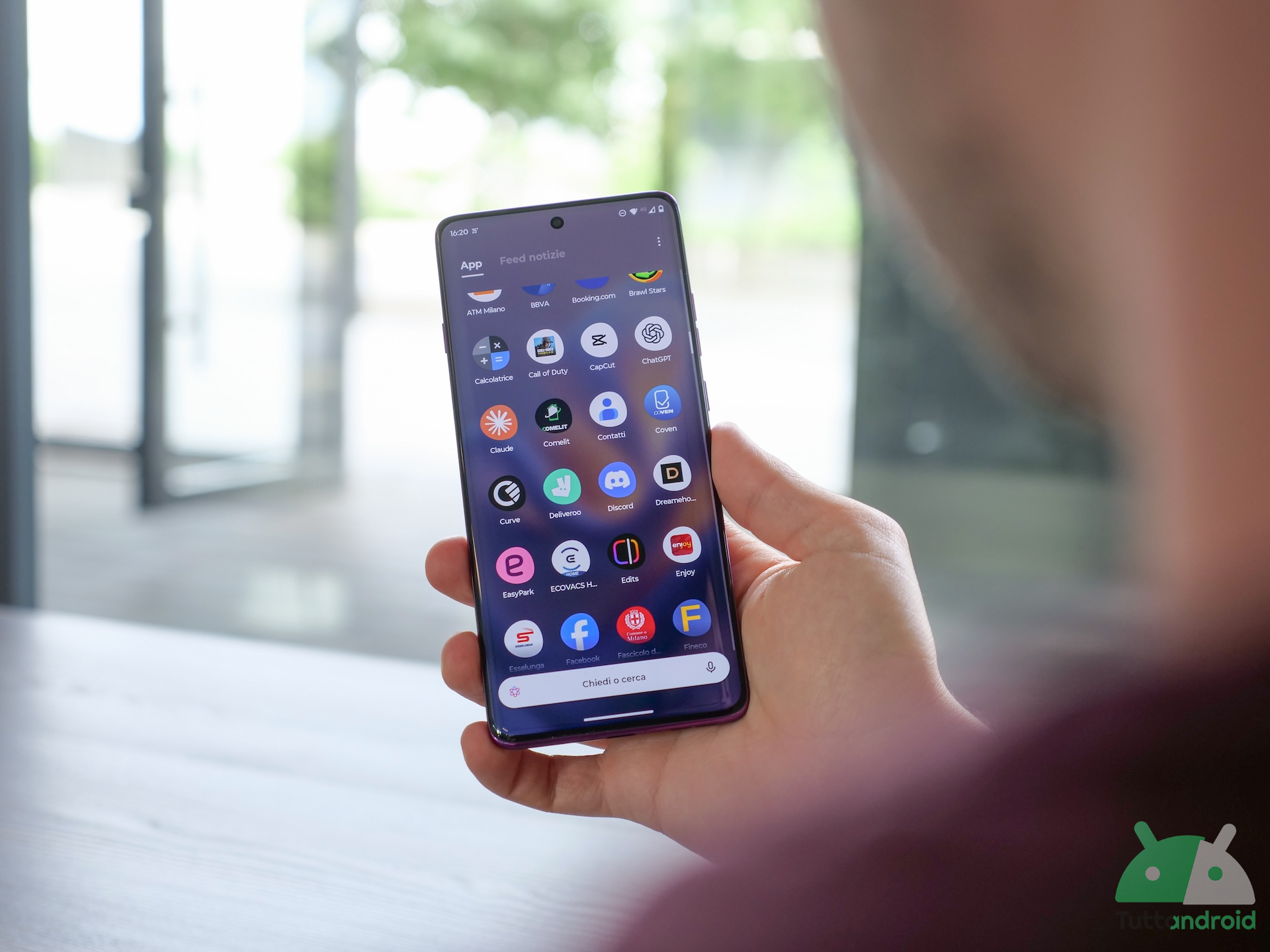 questi smartphone di motorola riceveranno ufficialmente android 16