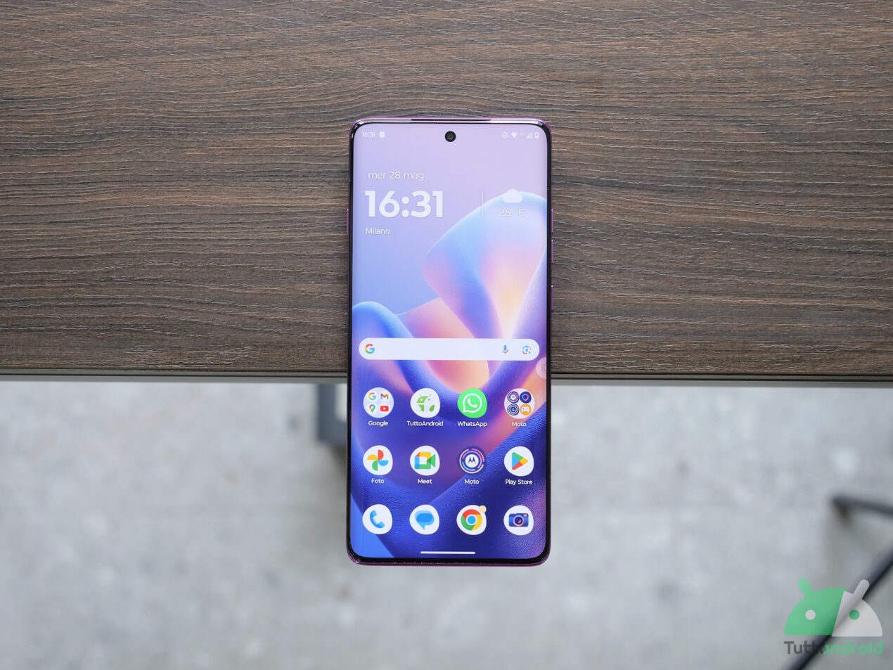 Motorola Edge 60 Pro scende al minimo storico: 512 GB, pOLED 120 Hz e ricarica a 90 W a prezzone