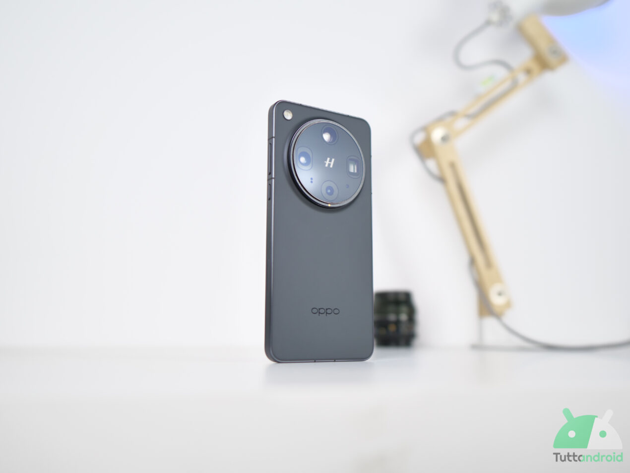 OPPO promette il lancio di un sistema fotografico di nuova generazione con Hasselblad